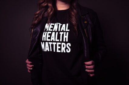Santé mentale travail 2025 Grande Cause Nationale : manager accompagnant salarié détresse psychologique bureau